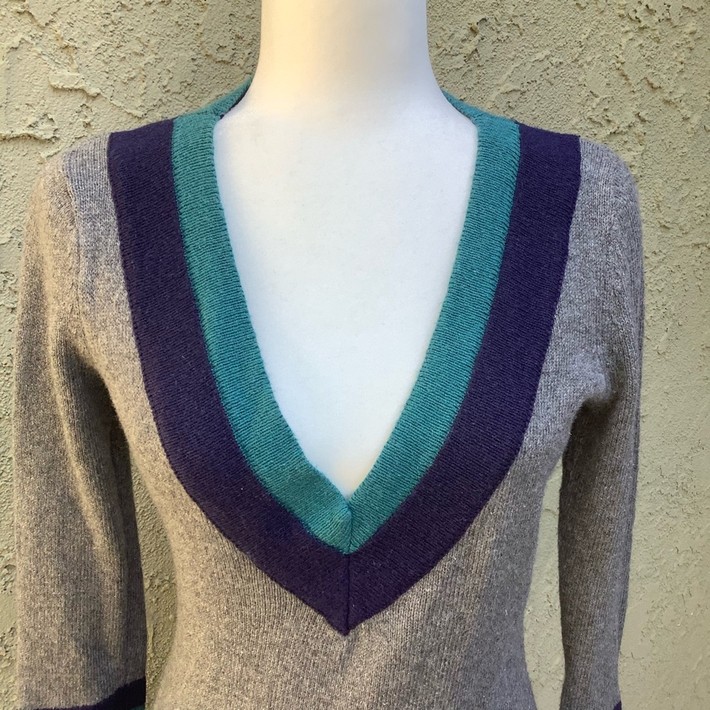 Private Label Long Sleeve V-Neck Sweater Dress, Small